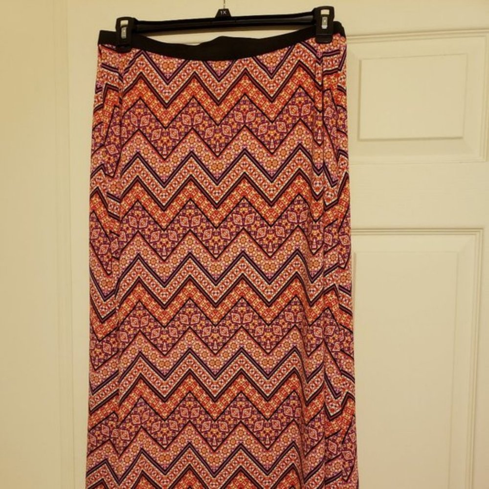 SALE** NWOT ** SOFT/SATIN CHEVRON SKIRT